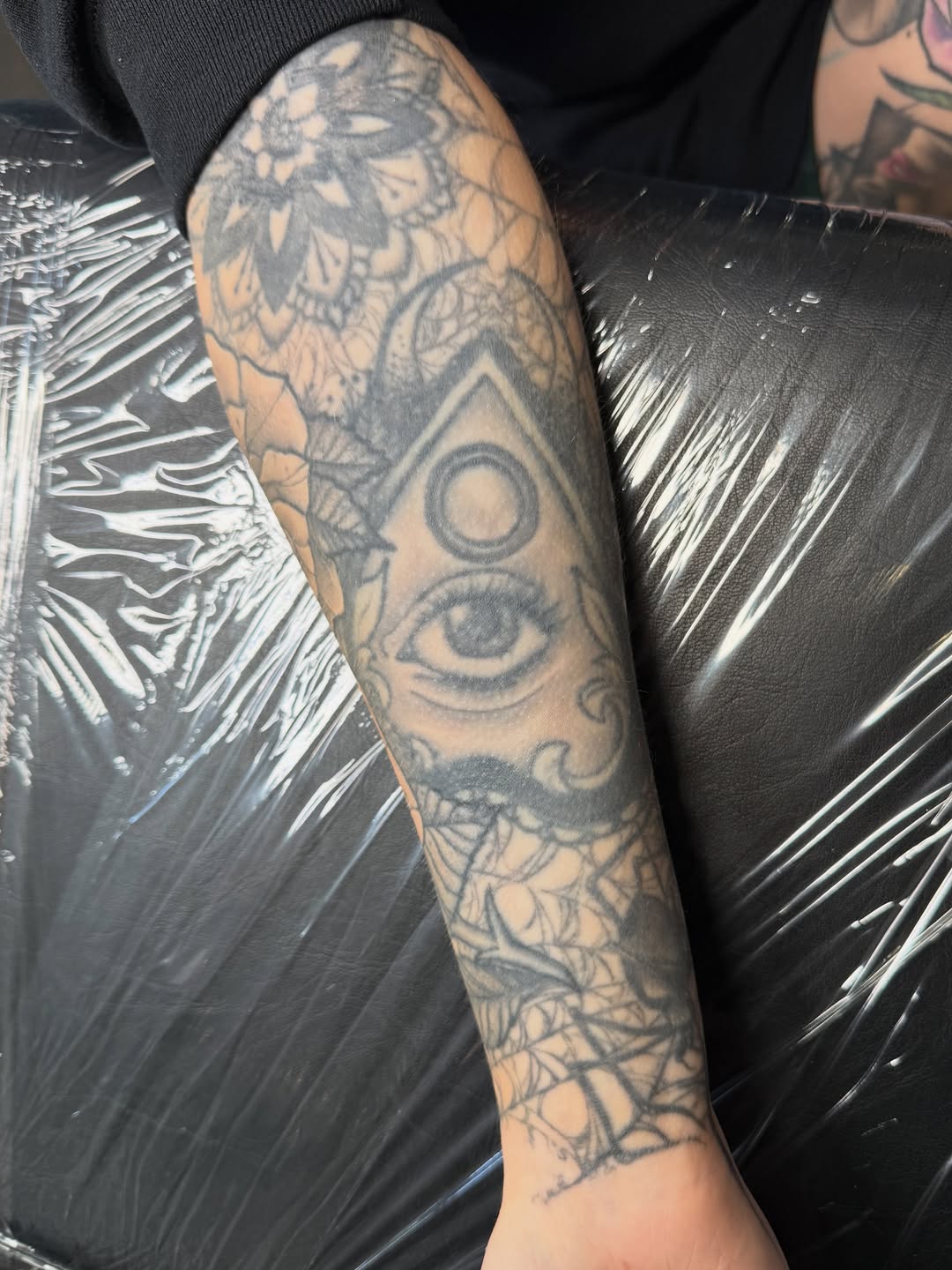 Tattoo by @elainenerowskiart — blackwork, illustrative