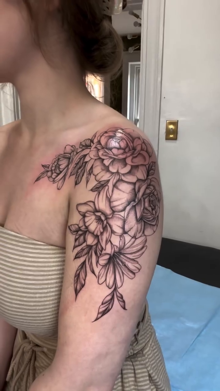 Tattoo by @_babytatt — illustrative, fine_line