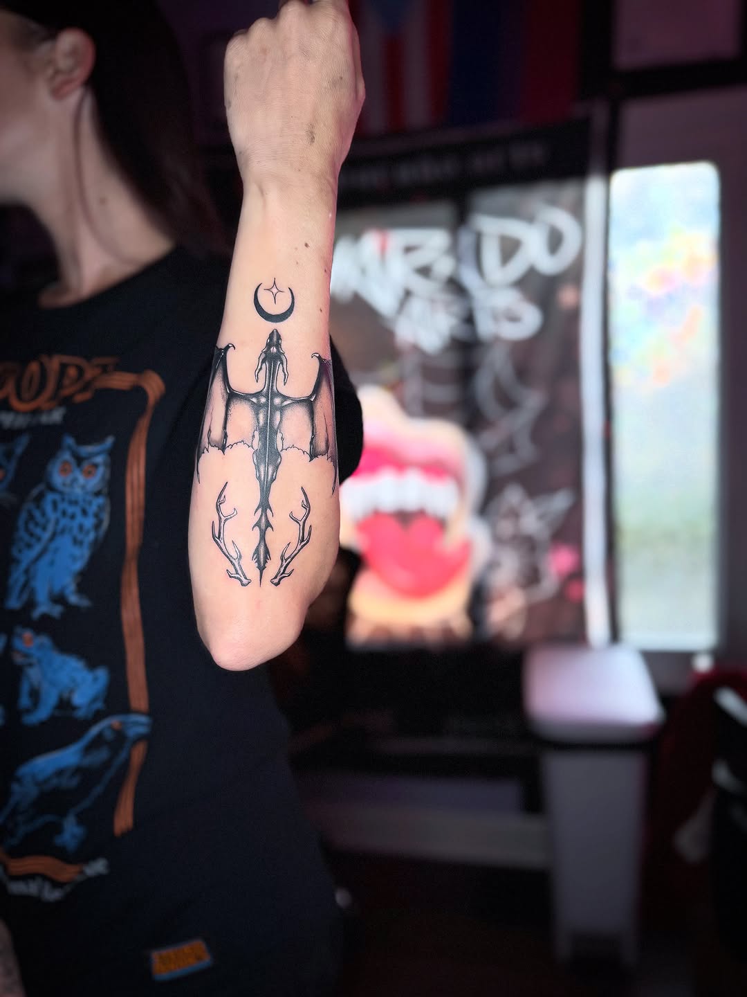 Tattoo by @honeyssweettattoos β blackwork