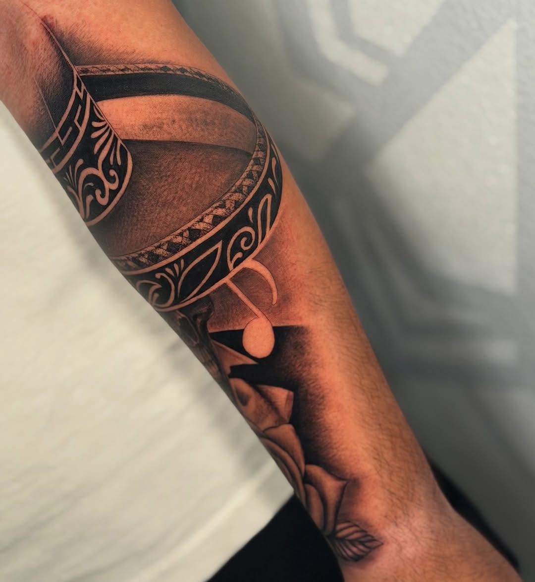Tattoo by @nandojaa_ink — black_and_grey, illustrative