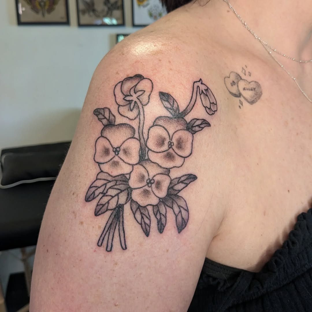 Tattoo by @snakesinmydreams โ blackwork