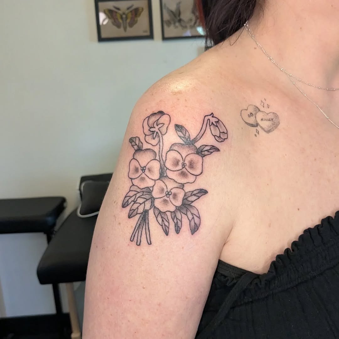Tattoo by @snakesinmydreams โ blackwork