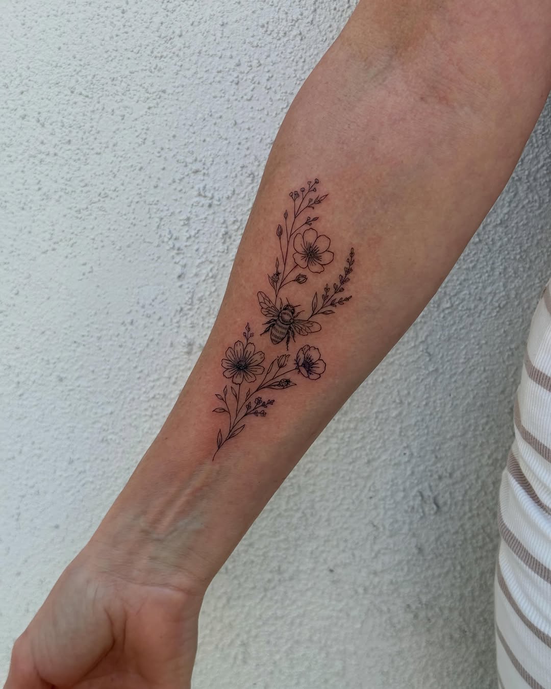 Tattoo by @amariisonn — fine_line
