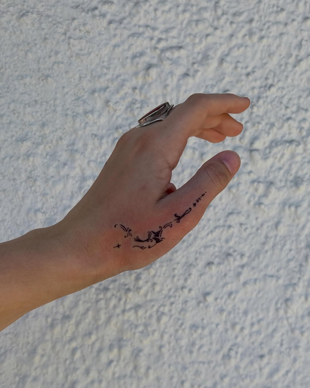 Tattoo by @amariisonn — fine_line