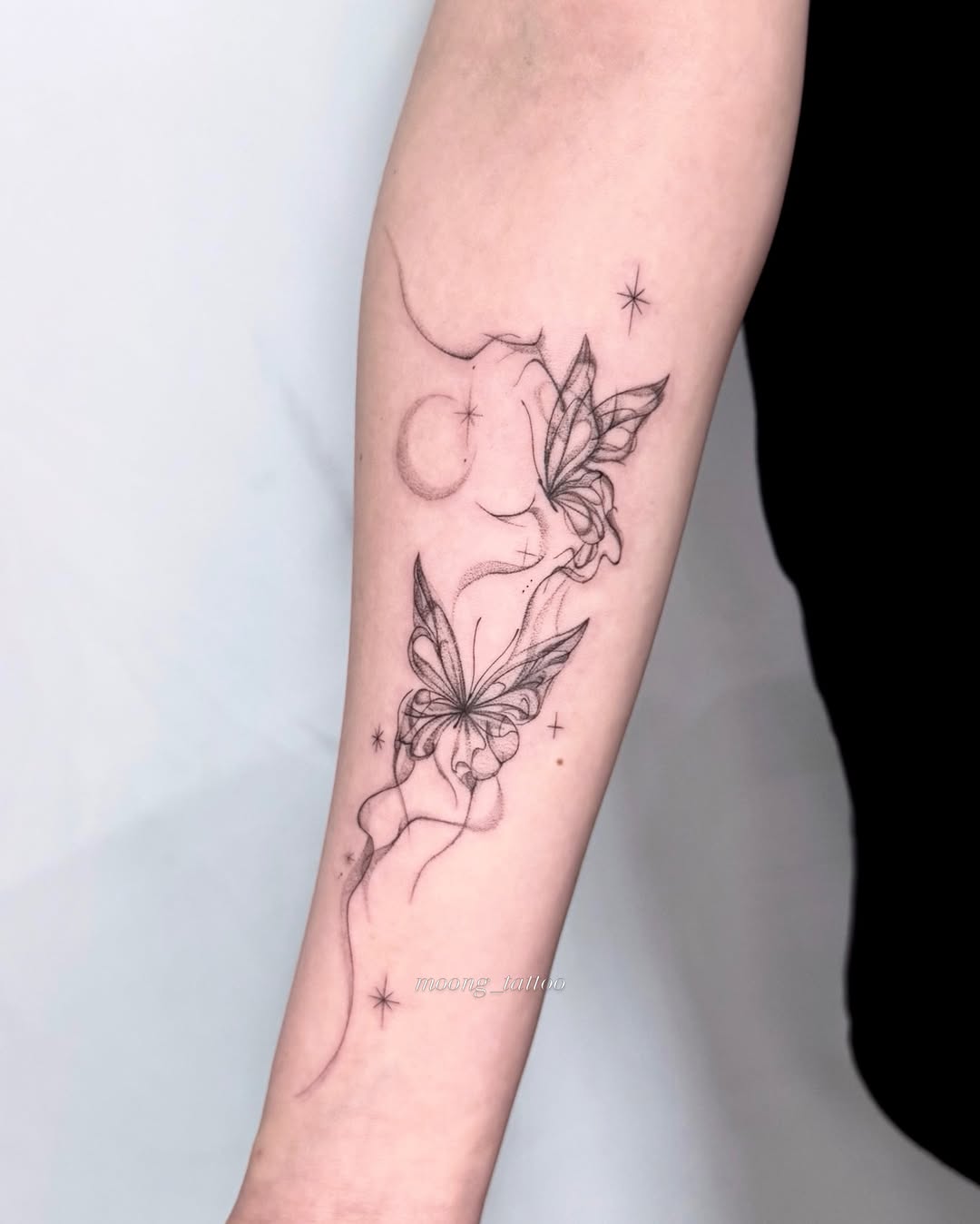 Tattoo by @moong_tattoo — fine_line, dotwork