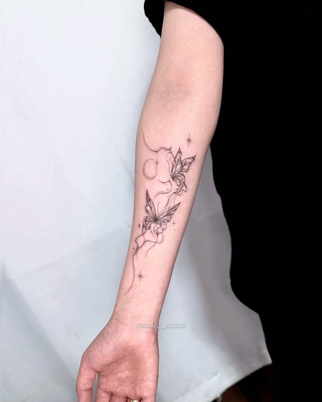 Tattoo by @moong_tattoo — fine_line, minimalist