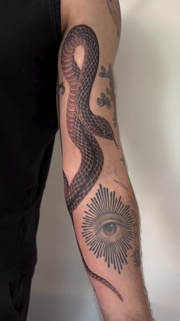 Tattoo by @zakbrochutattoo โ blackwork