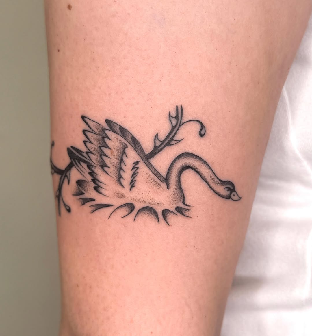 Tattoo by @rinoski.tattoo — illustrative, dotwork