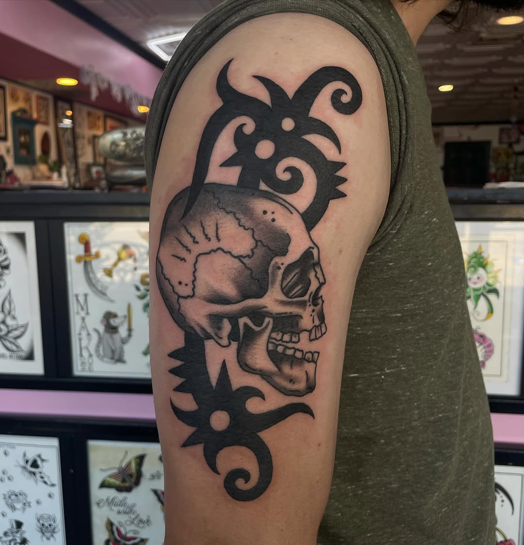 Tattoo by @lainyloutattoo — black_and_grey, tribal