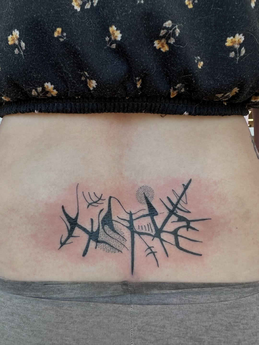 Tattoo by @amb.tattoo — illustrative, geometric