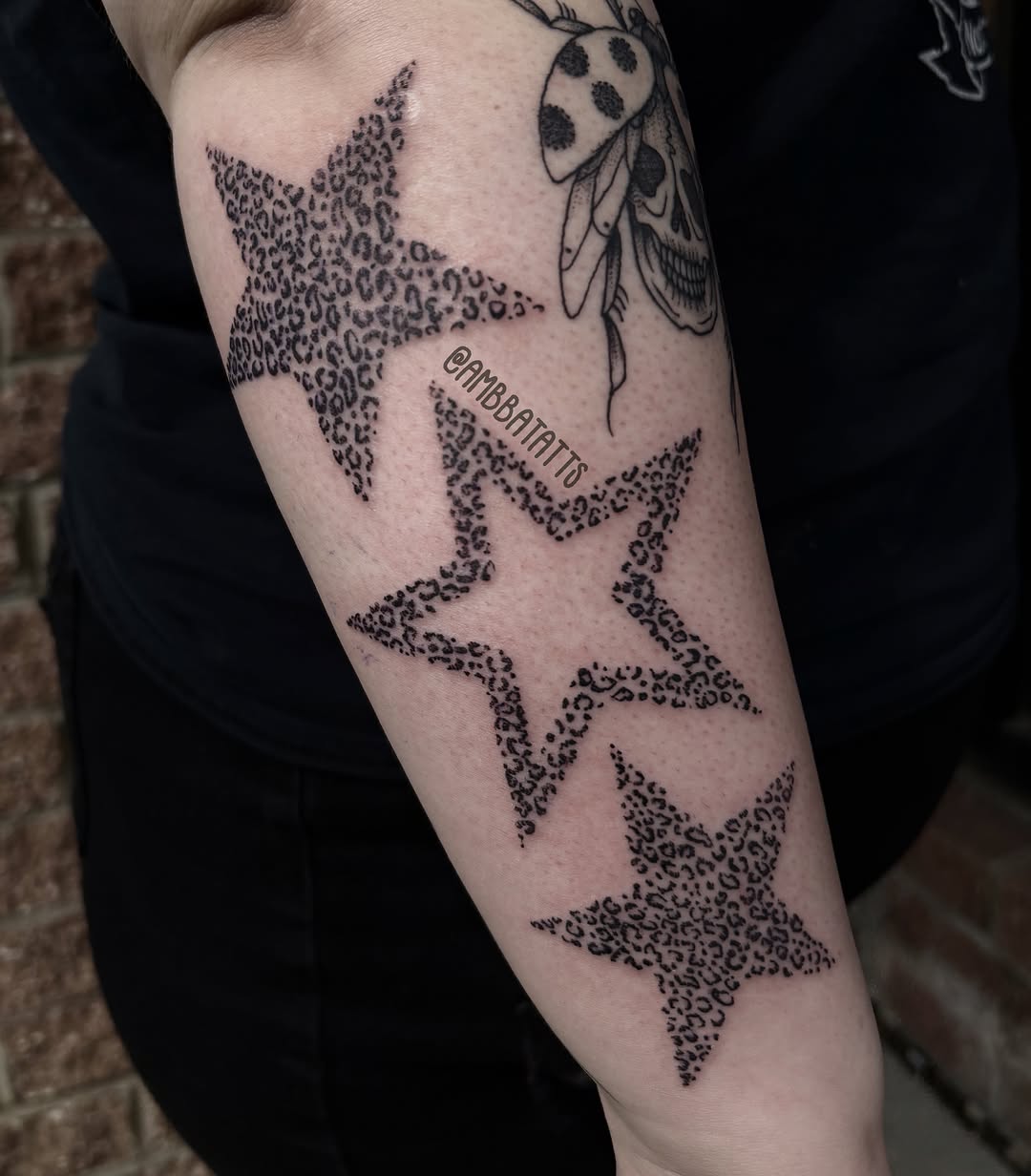 Tattoo by @ambbatatts โ illustrative, dotwork