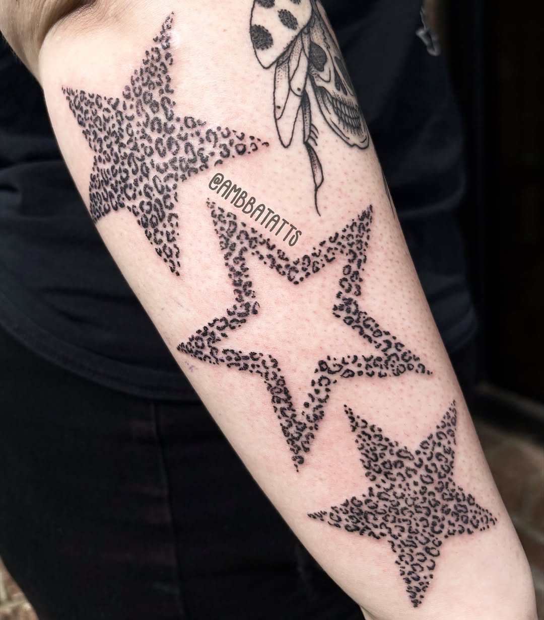 Tattoo by @ambbatatts โ illustrative, blackwork