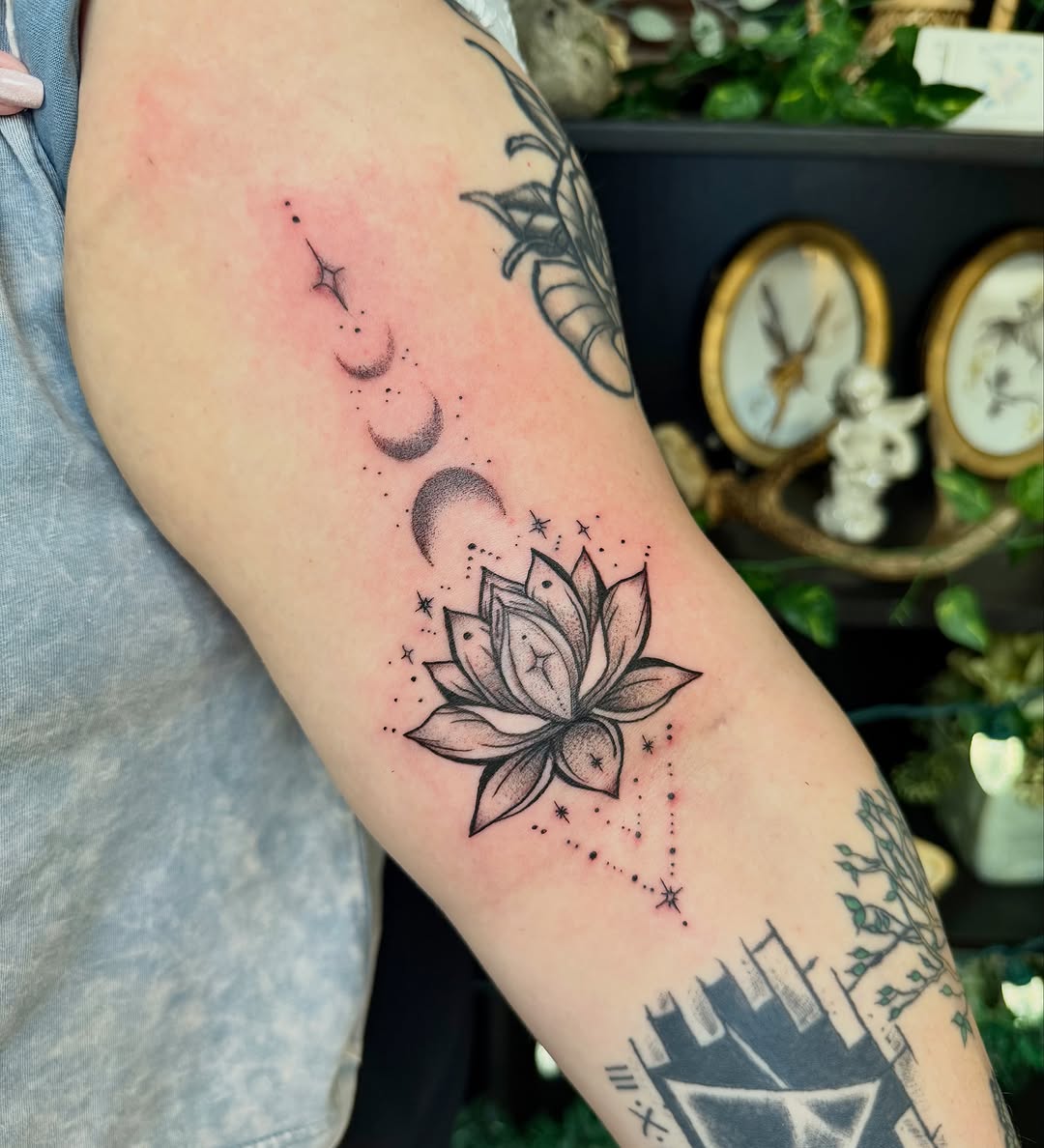 Tattoo by @honeyrosetattoo — fine_line