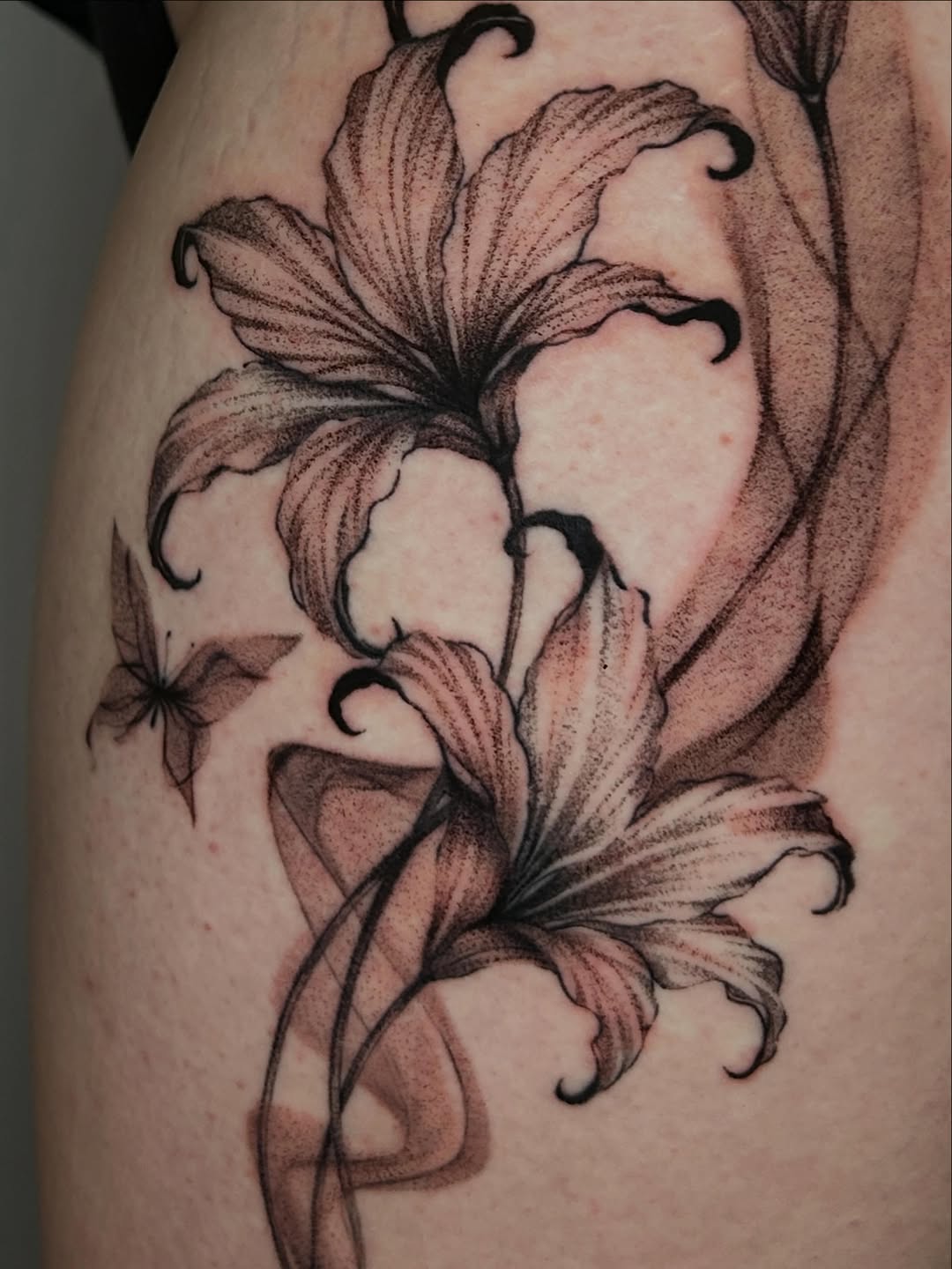 Tattoo by @tatbyj — black_and_grey