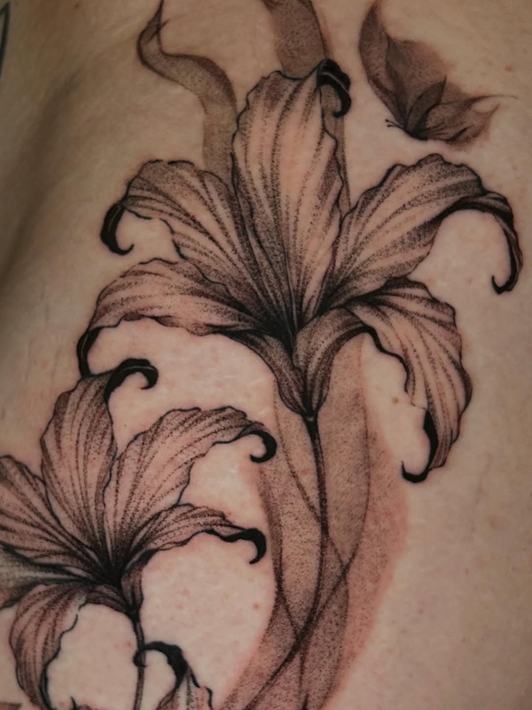 Tattoo by @tatbyj — dotwork