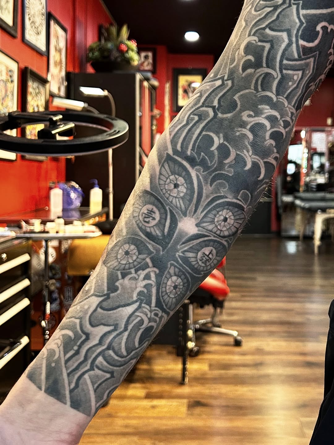 Tattoo by @takomanink — blackwork, japanese_irezumi