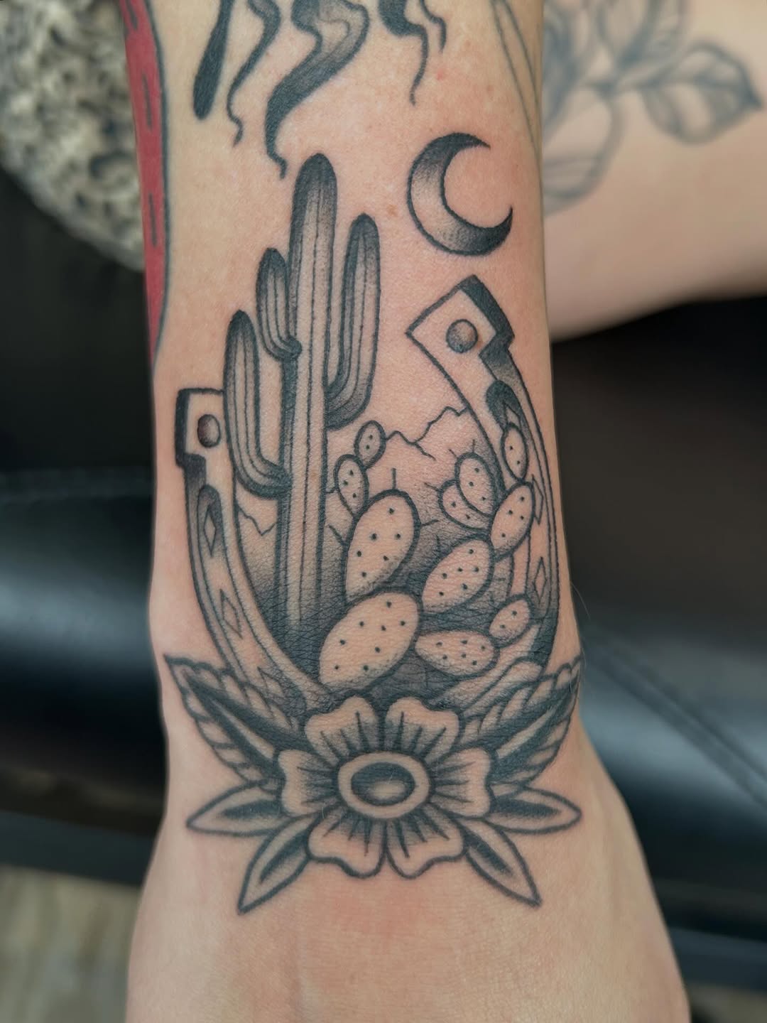 Tattoo by @nellycattattoos โ american_traditional, illustrative