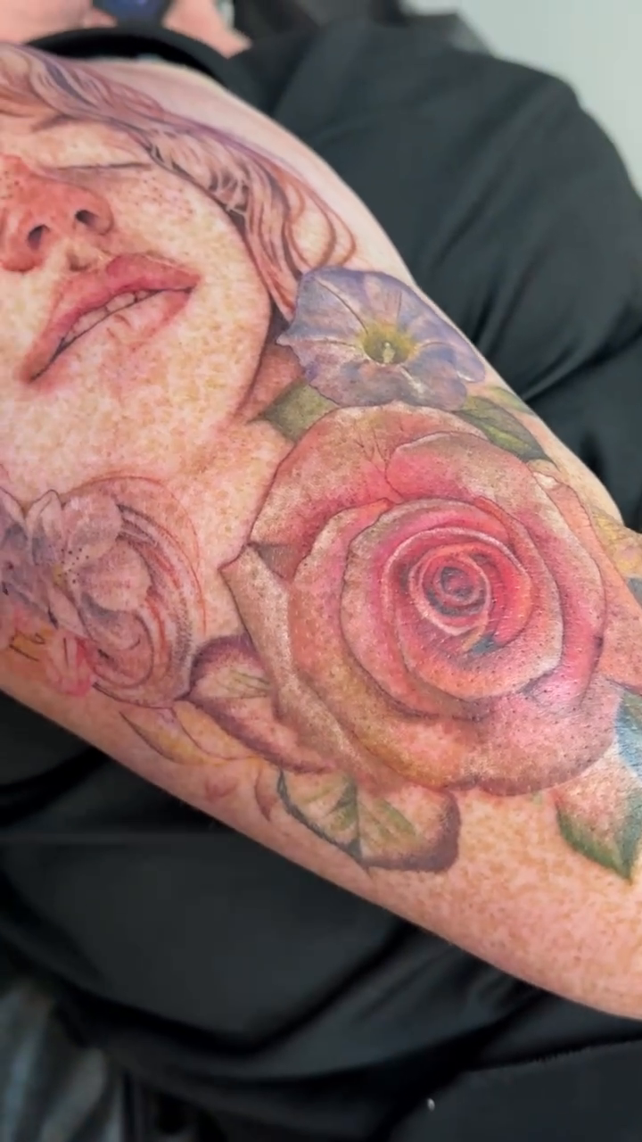 Tattoo by @su.tattoos_ — illustrative, realism