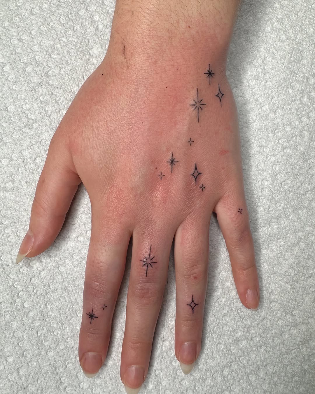 Tattoo by @chyzh.ttt — fine_line, minimalist