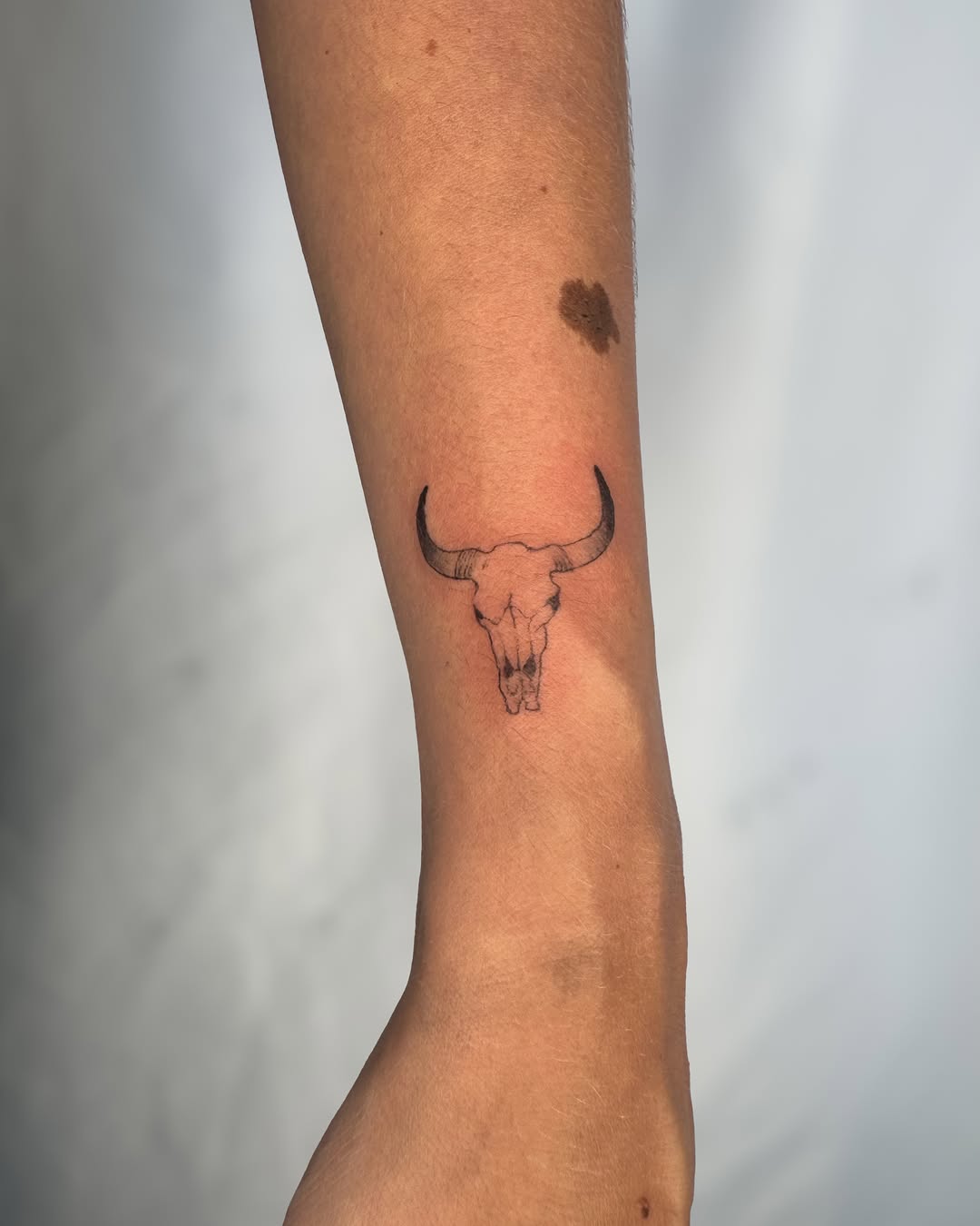 Tattoo by @chyzh.ttt — fine_line, black_and_grey