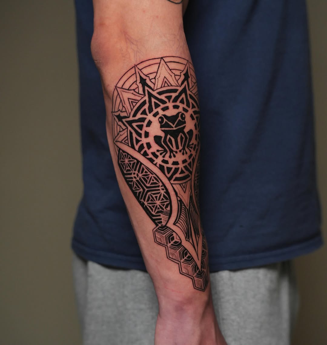 Tattoo by @naveiei — geometric, blackwork