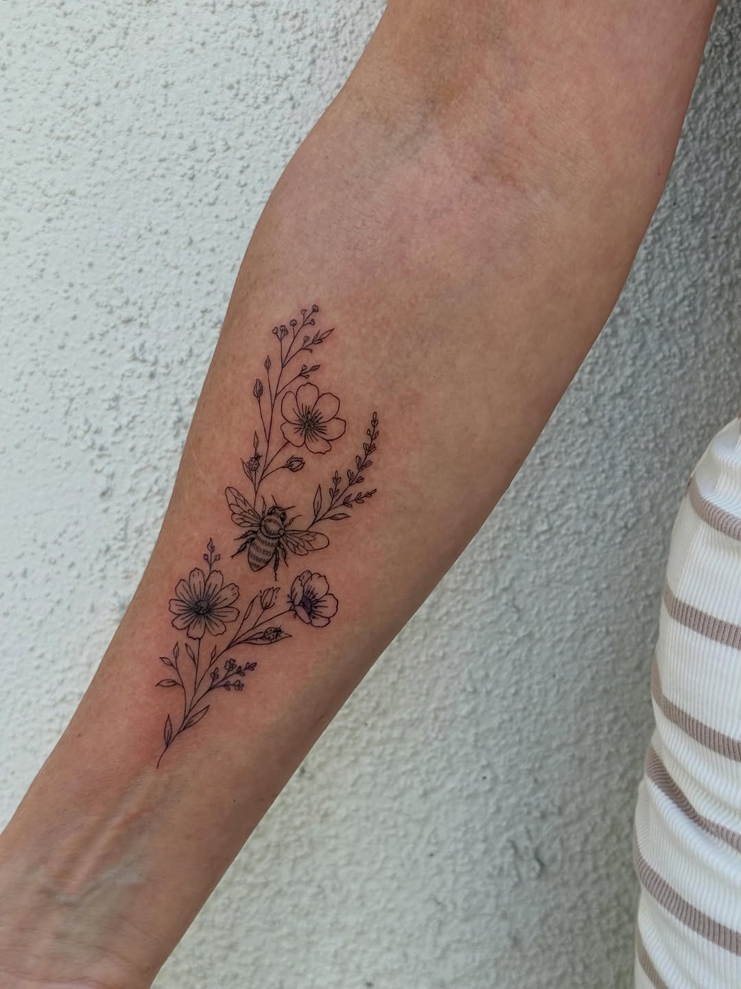 Tattoo by @amariisonn — fine_line