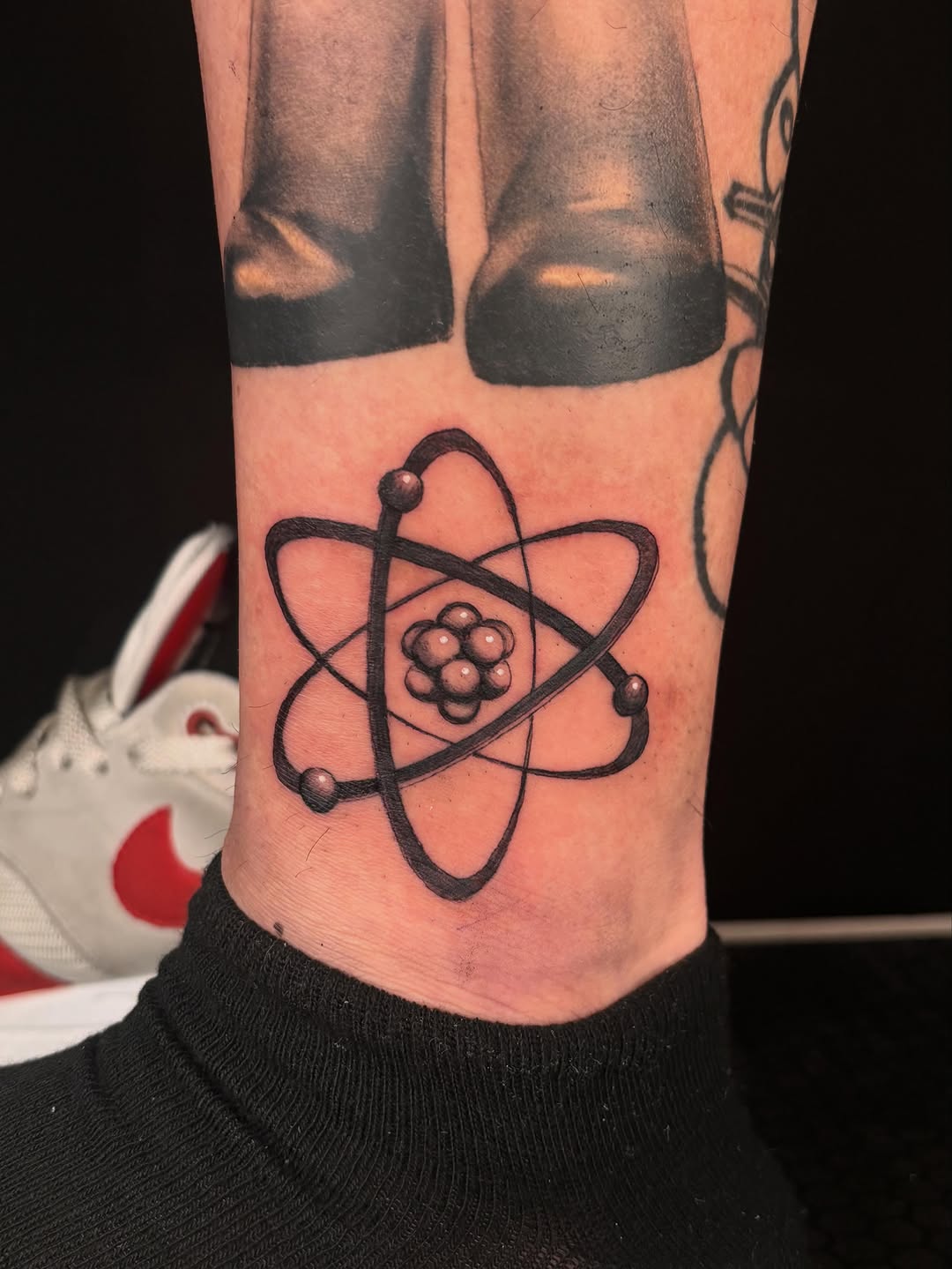 Tattoo by @uuptempo — black_and_grey, geometric