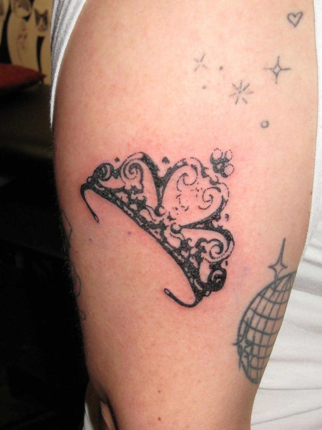 Tattoo by @whatisheavenlike — blackwork, dotwork