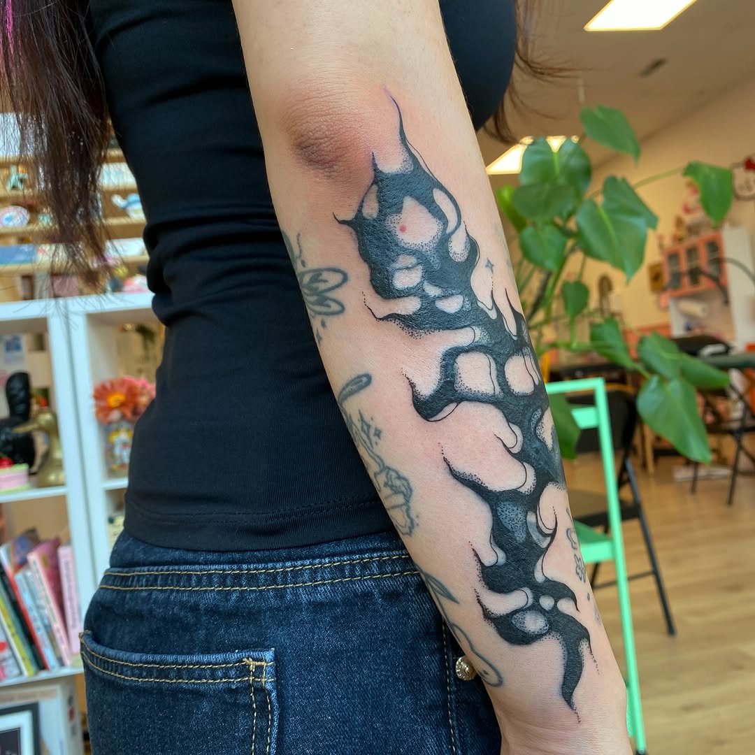 Tattoo by @amb.tattoo — blackwork, illustrative
