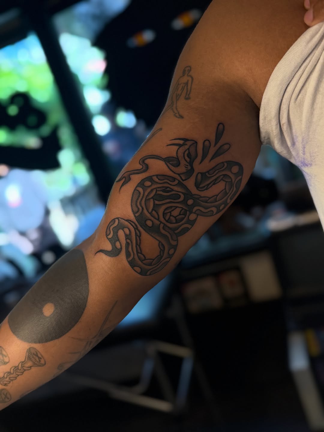 Tattoo by @lilcenzo — black_and_grey, new_school