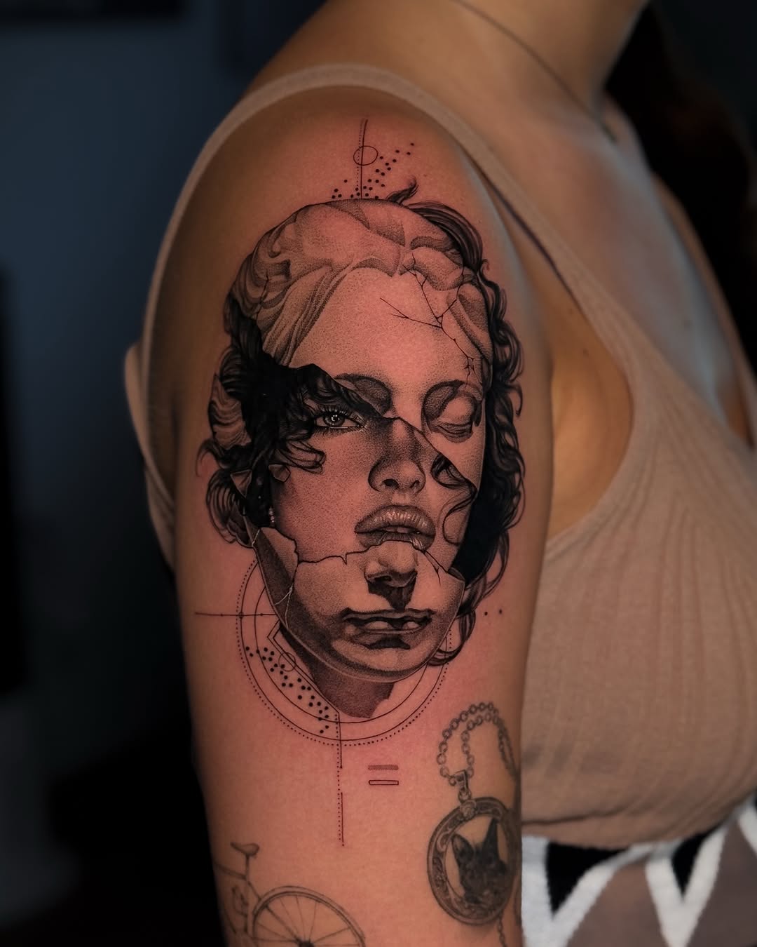 Tattoo by @victoria.tattoos โ realism