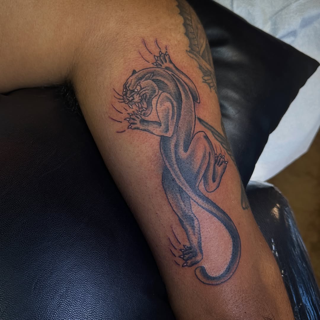 Tattoo by @luisamarigold — black_and_grey, illustrative