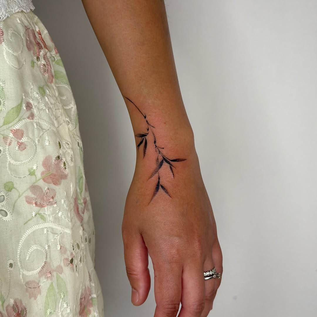 Tattoo by @vu_tattooer — fine_line