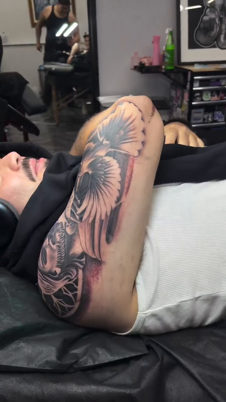 Tattoo by @gallo.inkz — black_and_grey, realism