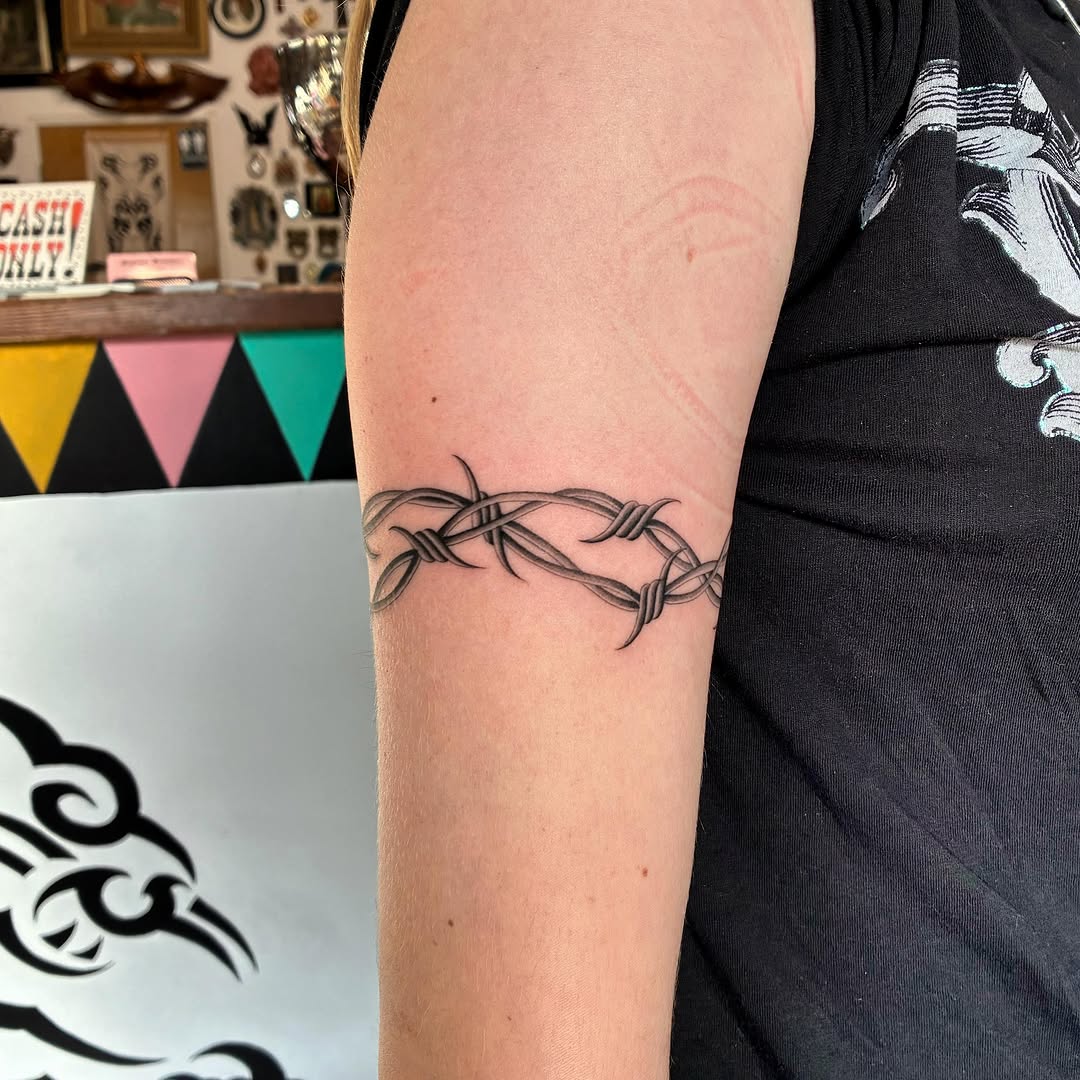 Tattoo by @tiyannagarlic — black_and_grey, fine_line