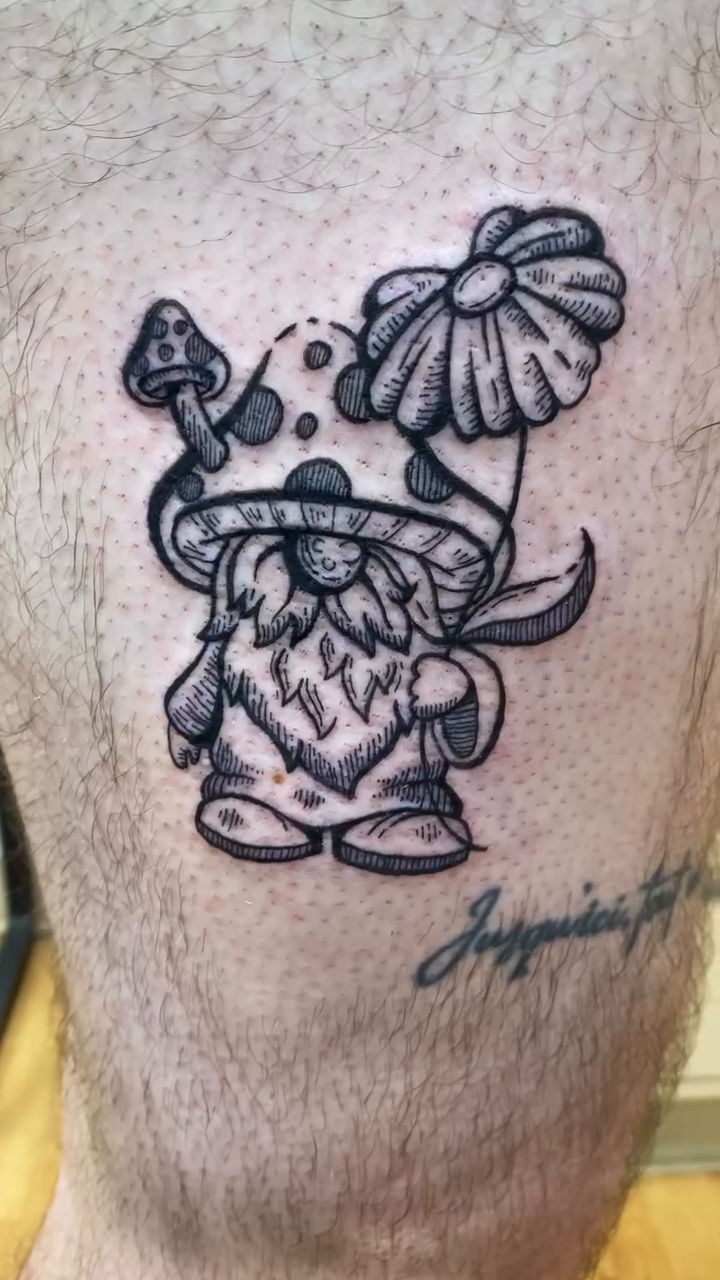 Tattoo by @lauratheartwitch — black_and_grey