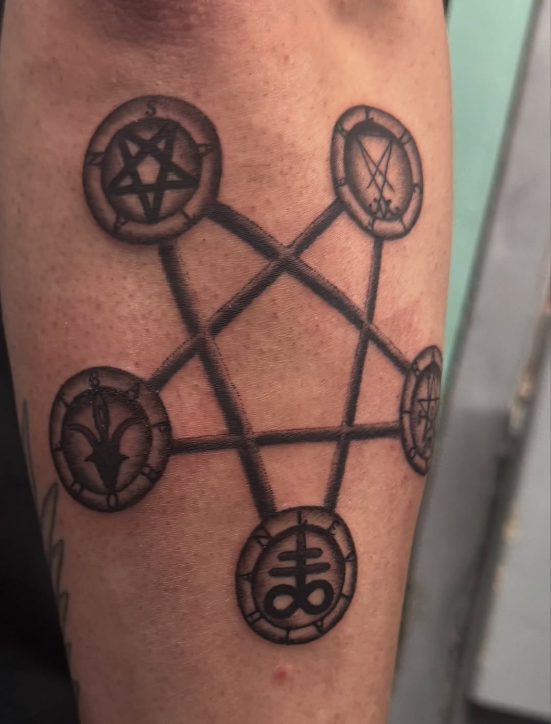 Tattoo by @splitshadetattoo — blackwork, geometric