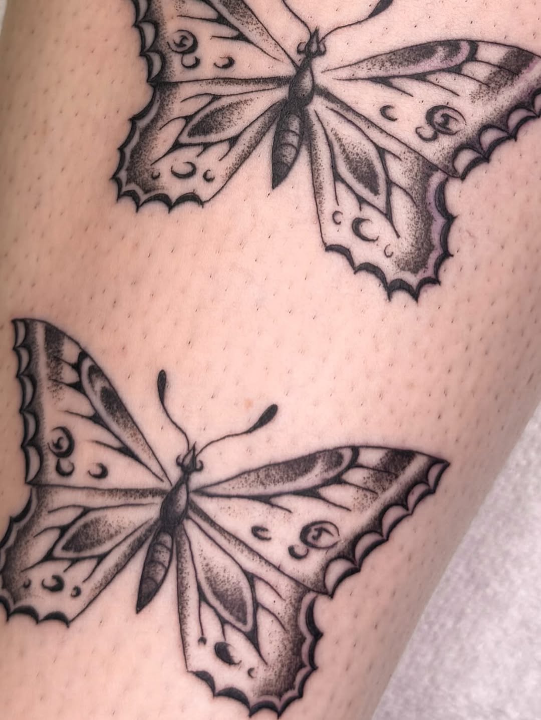 Tattoo by @rinoski.tattoo — illustrative, dotwork