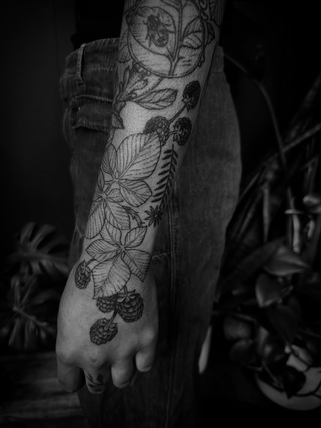 Tattoo by @desireedisarraytattoo — illustrative, black_and_grey