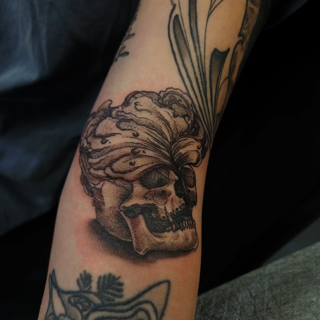 Tattoo by @robg_lovertattoos โ black_and_grey