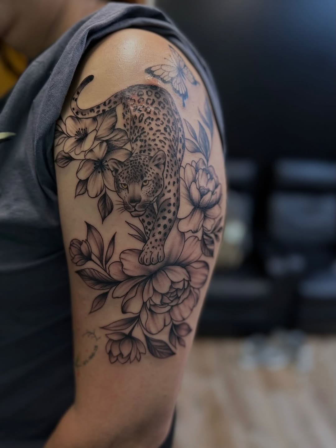 Tattoo by @el_enano_tatto — realism, black_and_grey