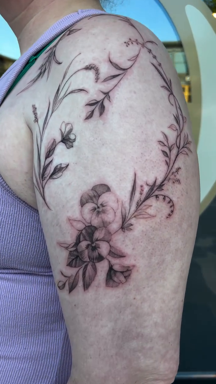 Tattoo by @thealliwilcox β fine_line, black_and_grey