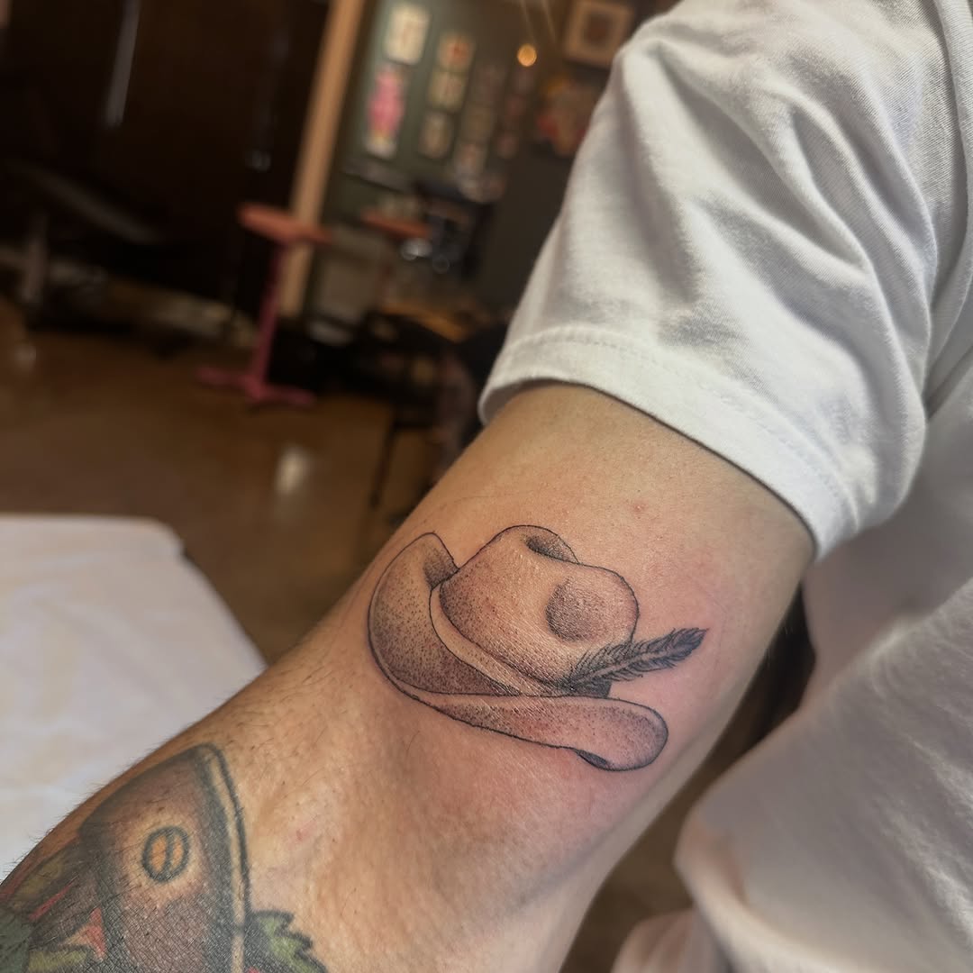 Tattoo by @luisamarigold — illustrative, black_and_grey