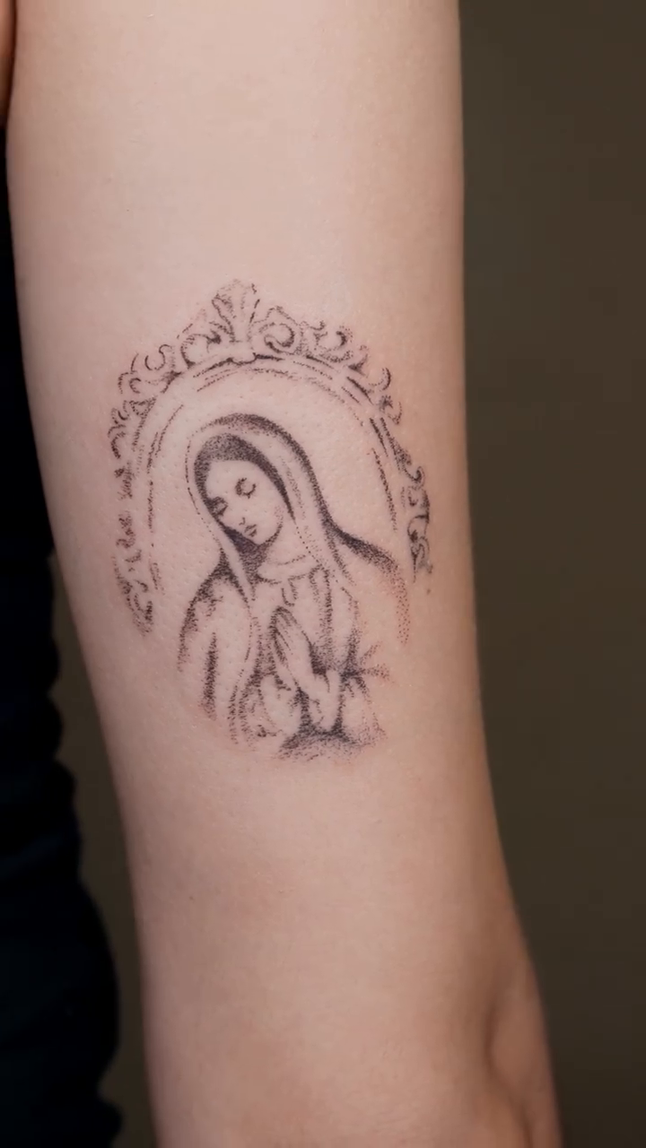 Tattoo by @b__e_a_n__s — black_and_grey