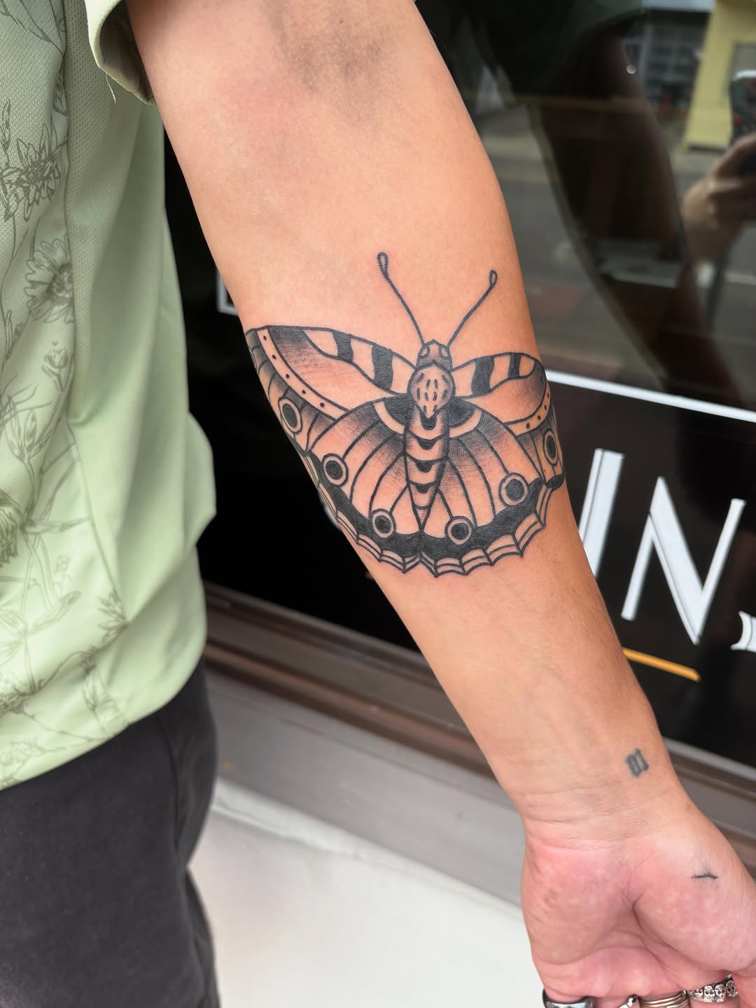 Tattoo by @yellietattoo — american_traditional, blackwork