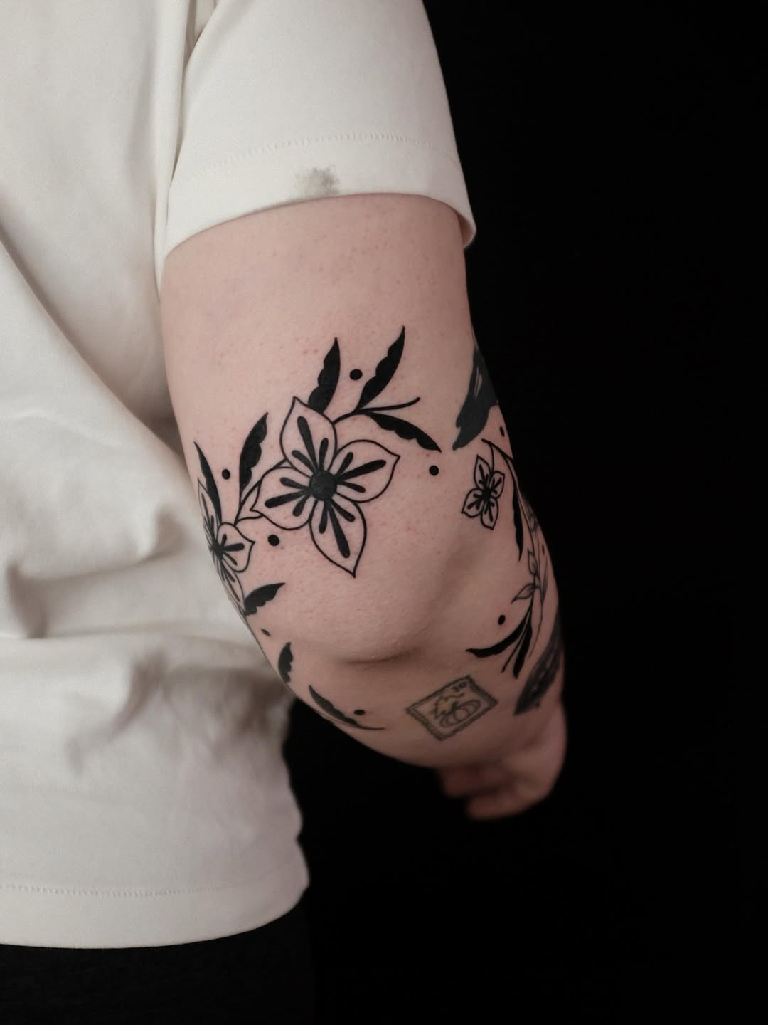 Tattoo by @calathea.ttt — fine_line, blackwork