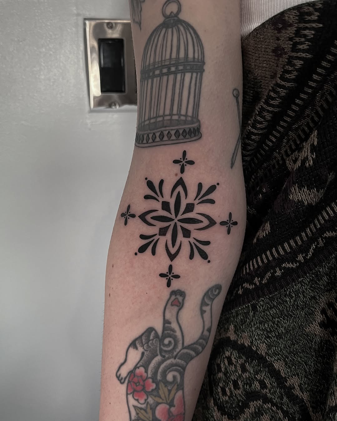 Tattoo by @zakbrochutattoo โ blackwork, geometric