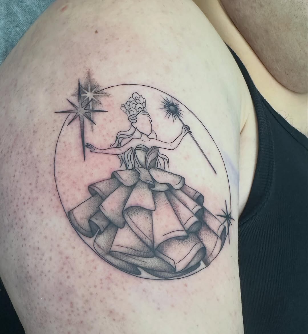 Tattoo by @lynds_tattoo โ fine_line