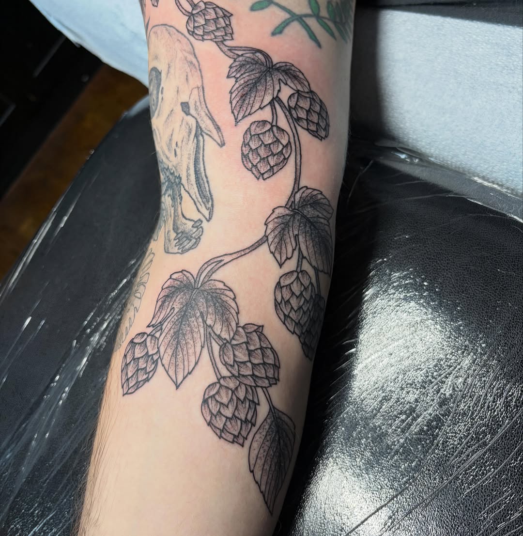 Tattoo by @inkslingingtattoo โ black_and_grey, illustrative