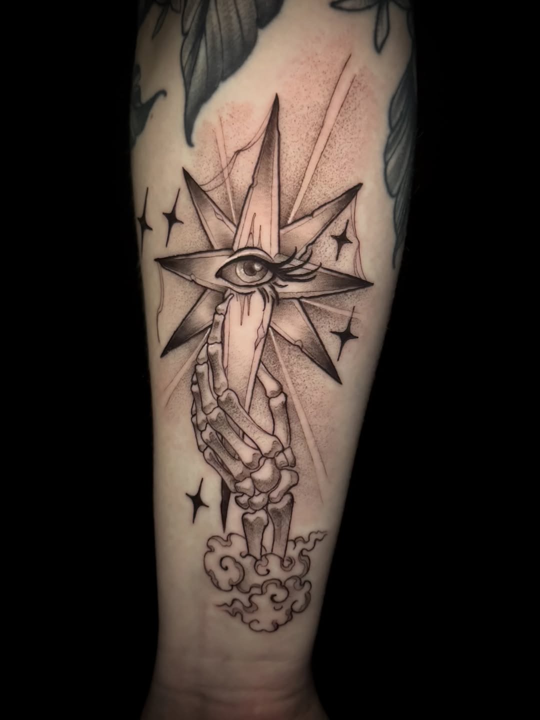 Tattoo by @ashesandthorns โ black_and_grey